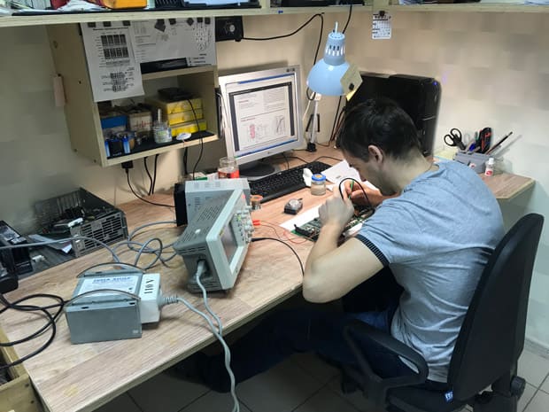 Ремонт промышленного контроллера фотография